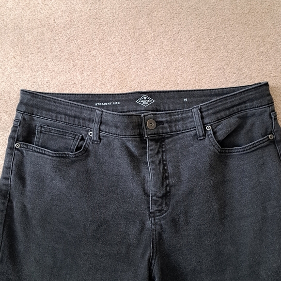 St. John's Bay Jeans Women's 16 Black Wash Straight Leg Stretch Denim - Picture 2 of 9